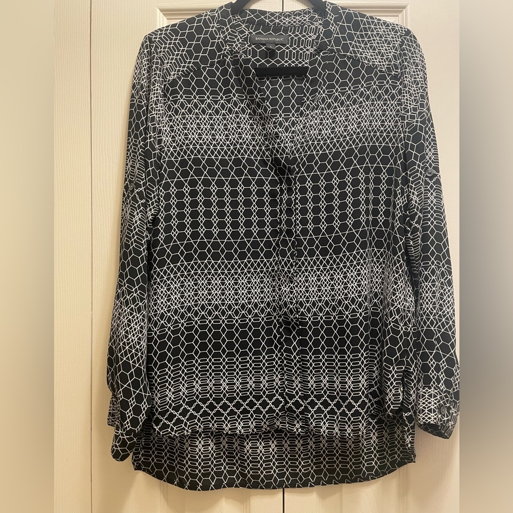 Banana Republic Women’s Blouse Button down Black White Geometric